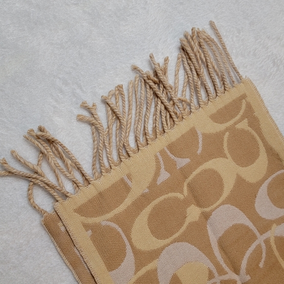 Coach Logo Scarf - Picture 5 of 5